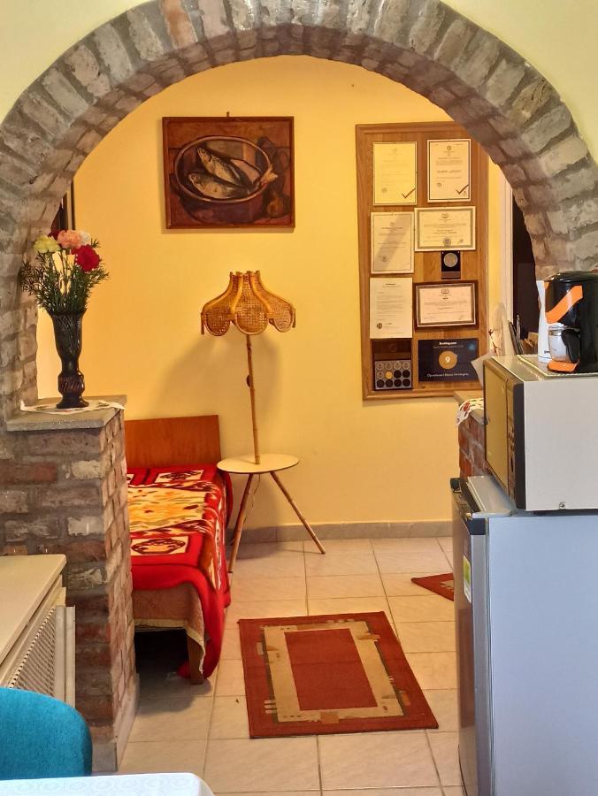 Opusztaszeri Mozes Vendeghaz Otel Dış mekan fotoğraf