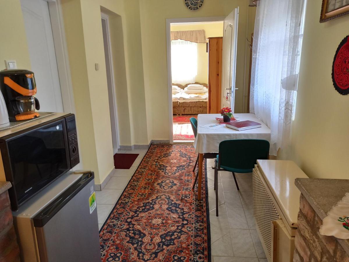 Opusztaszeri Mozes Vendeghaz Otel Dış mekan fotoğraf