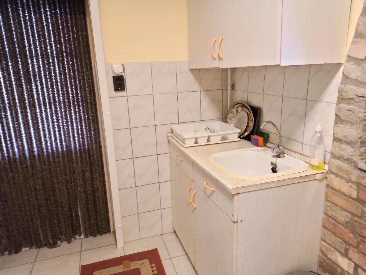 Opusztaszeri Mozes Vendeghaz Otel Dış mekan fotoğraf