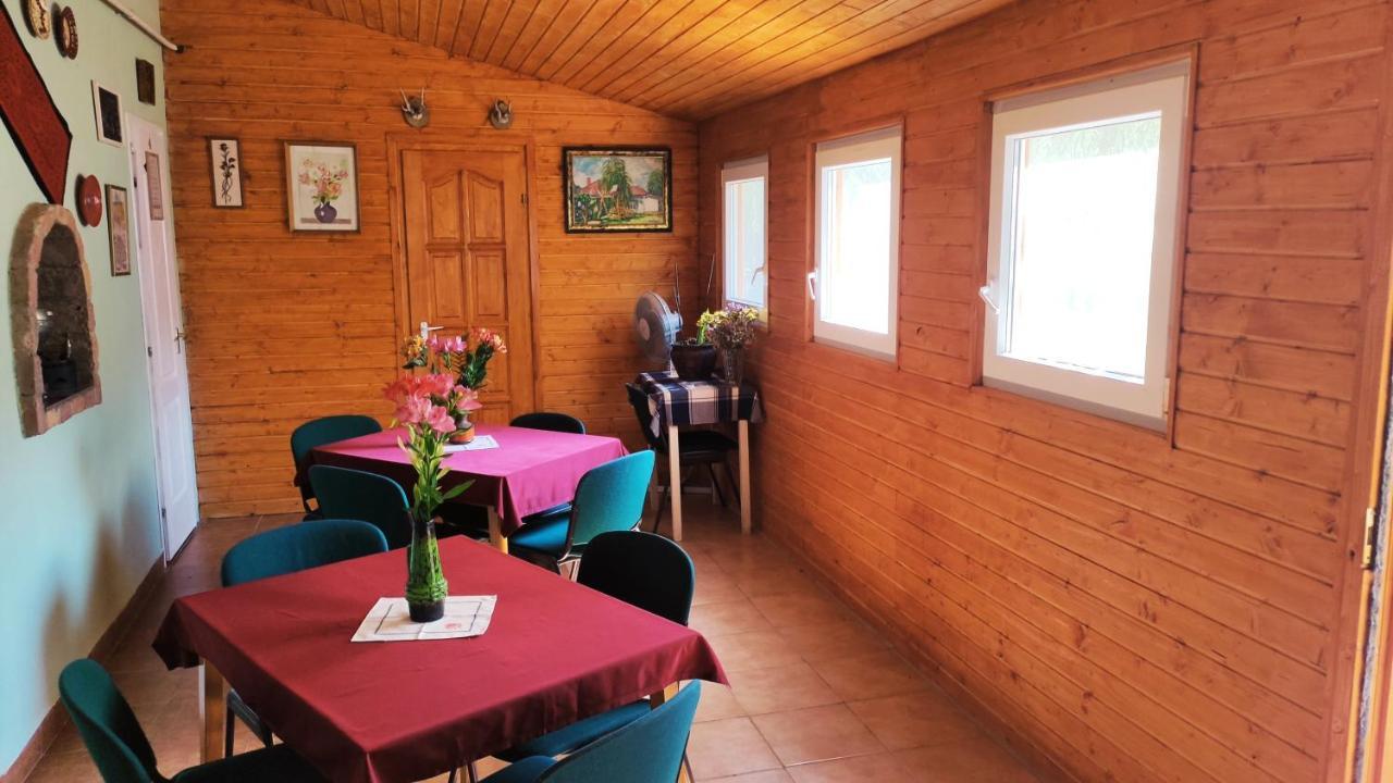 Opusztaszeri Mozes Vendeghaz Otel Dış mekan fotoğraf