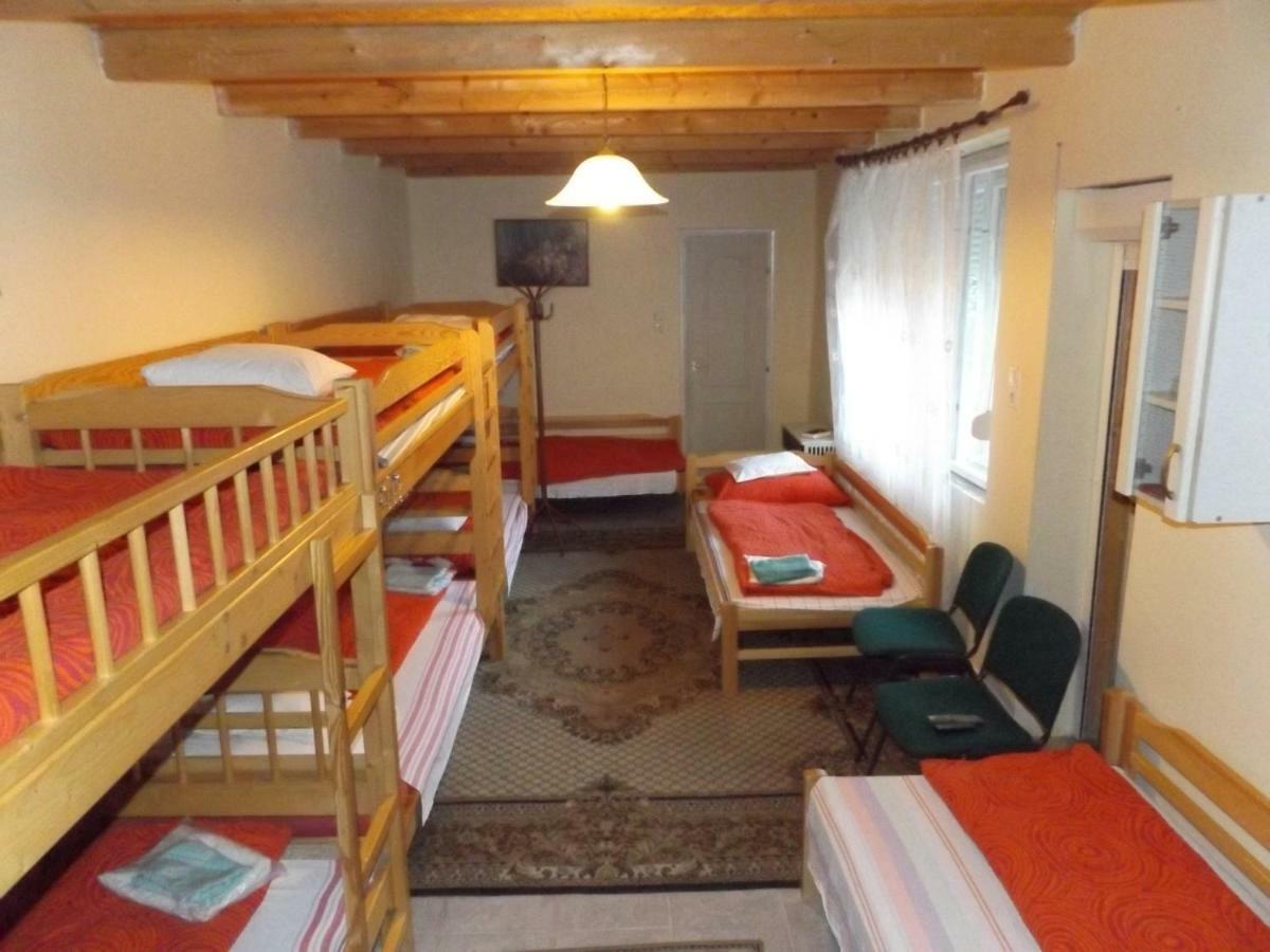 Opusztaszeri Mozes Vendeghaz Otel Dış mekan fotoğraf