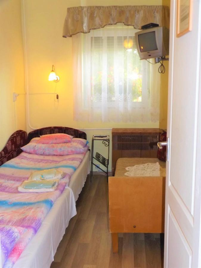 Opusztaszeri Mozes Vendeghaz Otel Dış mekan fotoğraf
