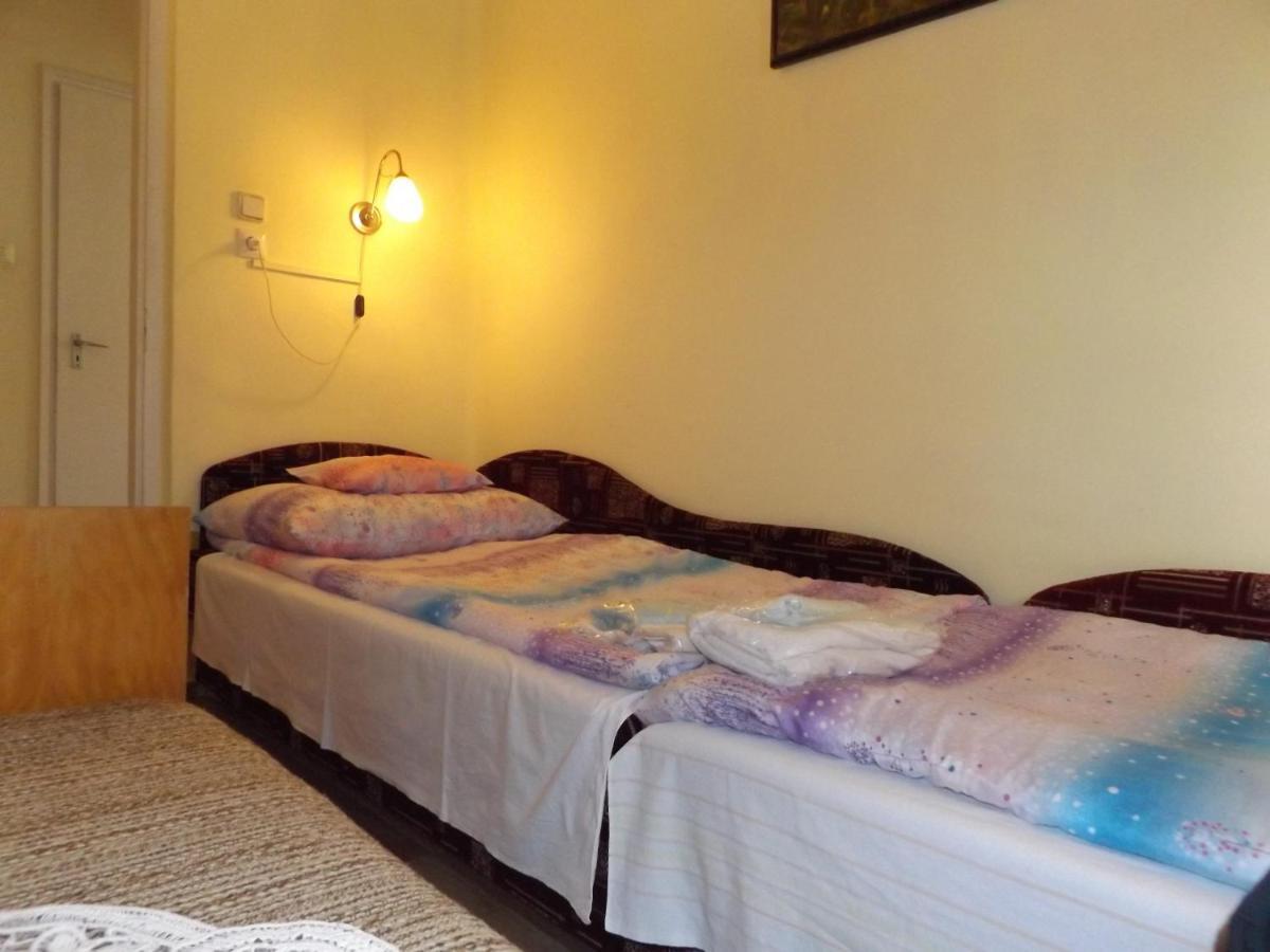 Opusztaszeri Mozes Vendeghaz Otel Dış mekan fotoğraf